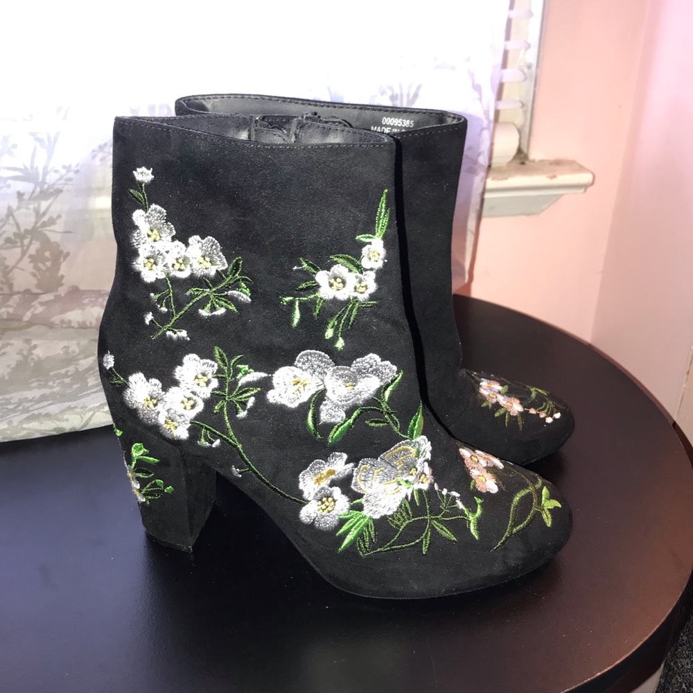 Floral design boots